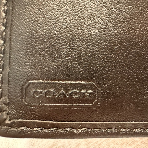 EUC Coach Signature Logo Bi-Fold Wallet 7 card slots 1 zipper & 4 slip pockets - Picture 5 of 8